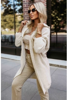 629-1 Wygodny kardigan oversize z kapturem i stylową naszywką - beżowy